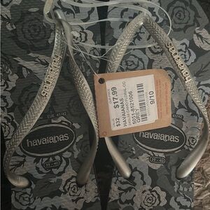 Havaianas Gray and Silver Floral Flip Flops